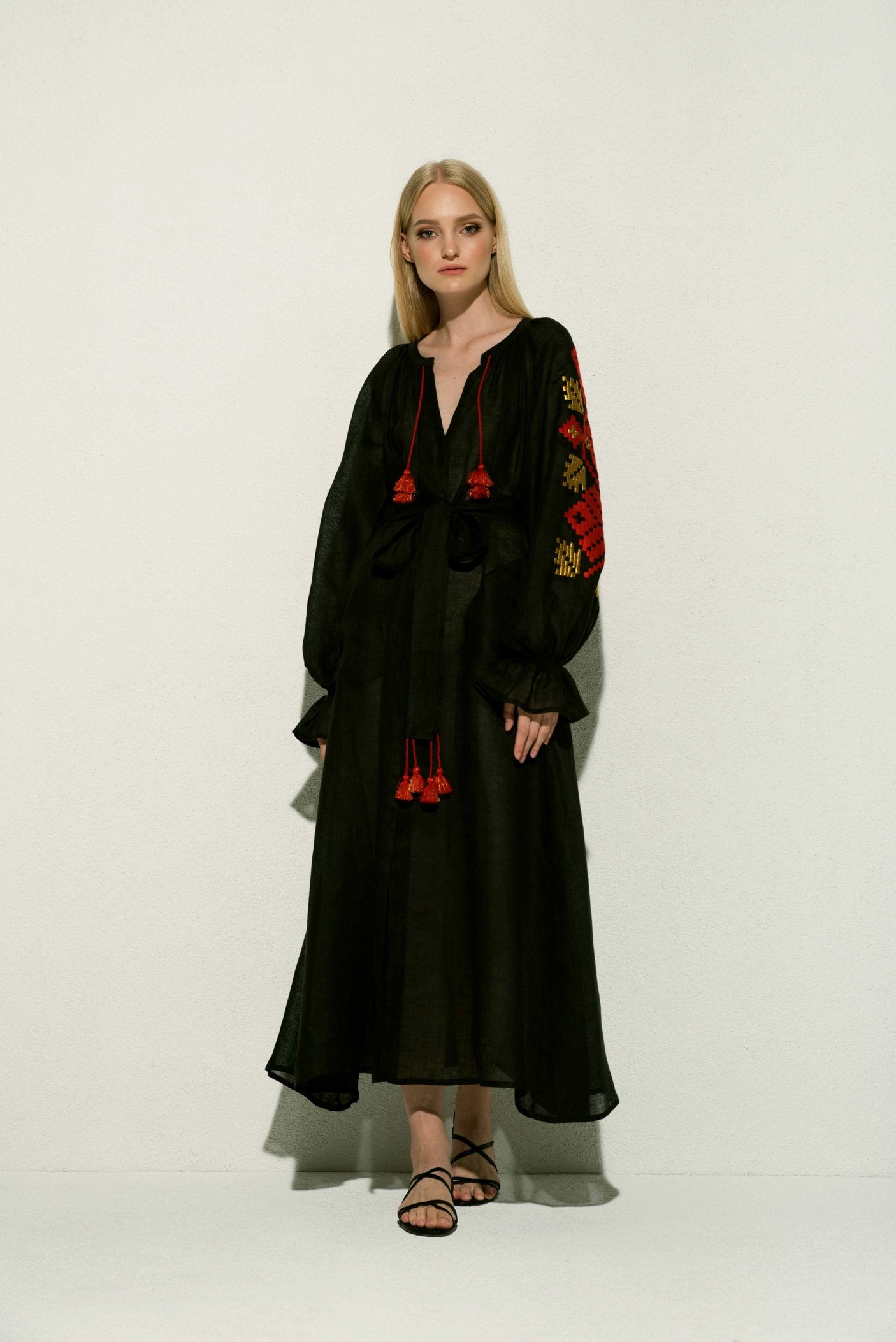 Gala linen Maxi Dress in Black