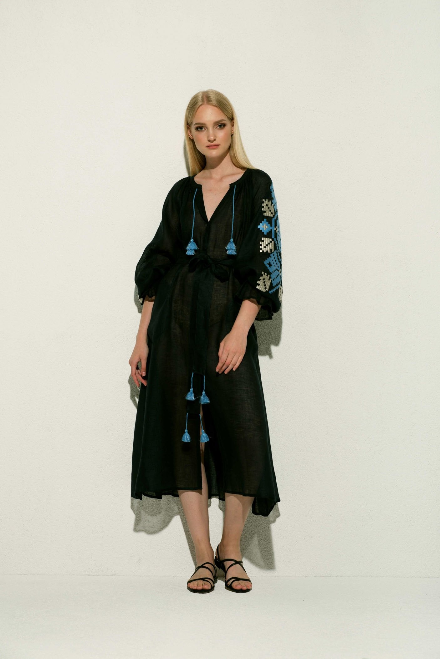 Gala linen Midi Dress in Black